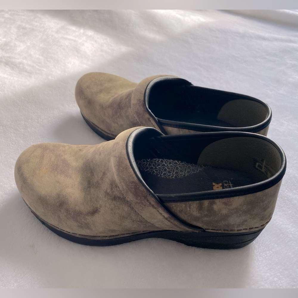 Dansko womens clogs taupe suede size 40
